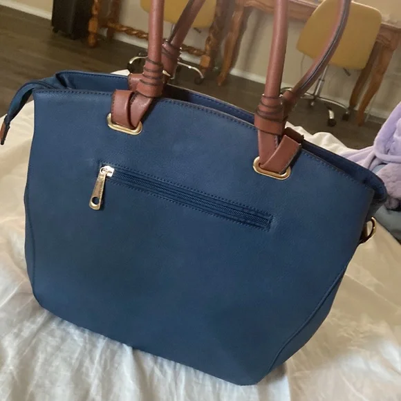 Mulberry Purse Handbag Tote w/ gold hardware, clean leather handbag EUC - Picture 3 of 16